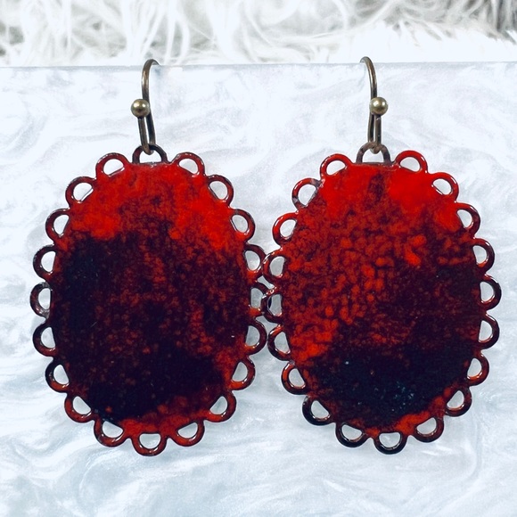 Vintage red and black bohemian chic costume pierced earrings - Picture 6 of 8